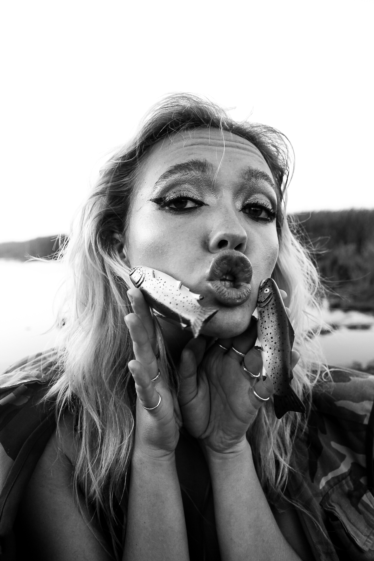 Beso con peces